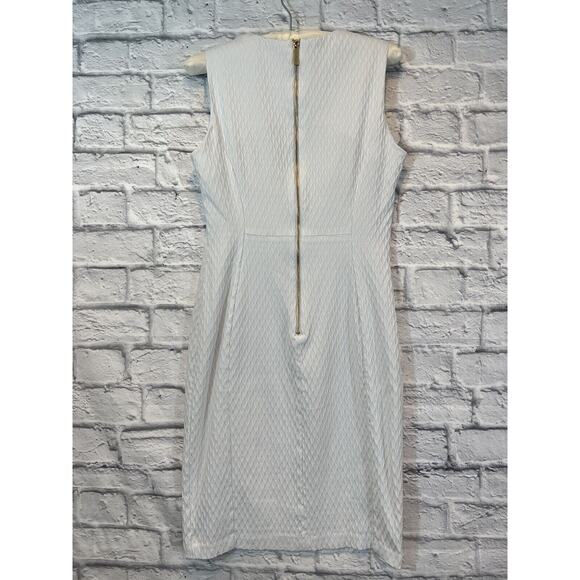 Calvin Klein White Textured Sheath Tank Gold Zipper Stretch tank 8 A594 - Picture 2 of 3